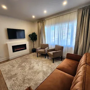  Appartement Elegant Two Bedroom With Office In