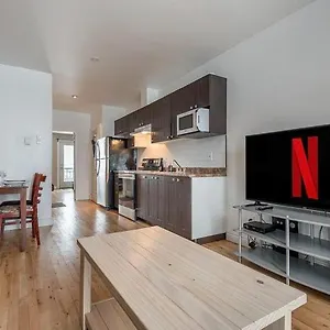 5-star Prime Location - Bright Apartment