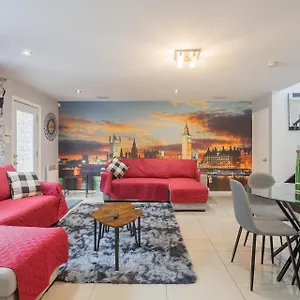 Amazing 4-bedrooms Holiday home